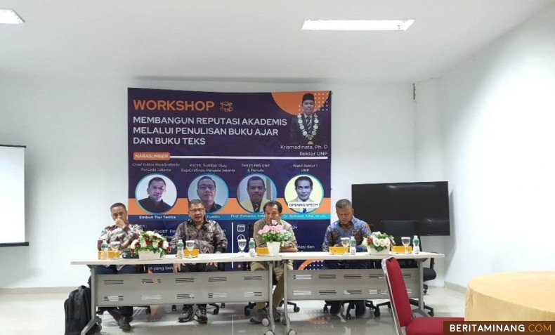 foto-berita-unp-dan-rajagrafindo-selenggarakan-lokakarya-penulisan-buku-ajar-dan_201124103550_.jpeg